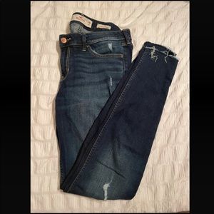 Hollister low rise super skinny jean size 11R